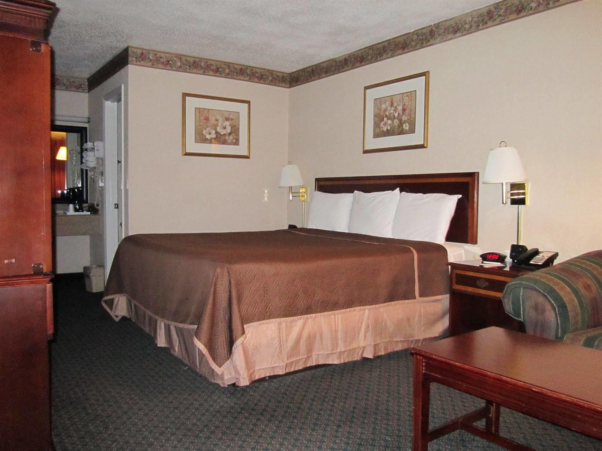 Americas Best Value Inn - Fredericksburg North Exteriör bild
