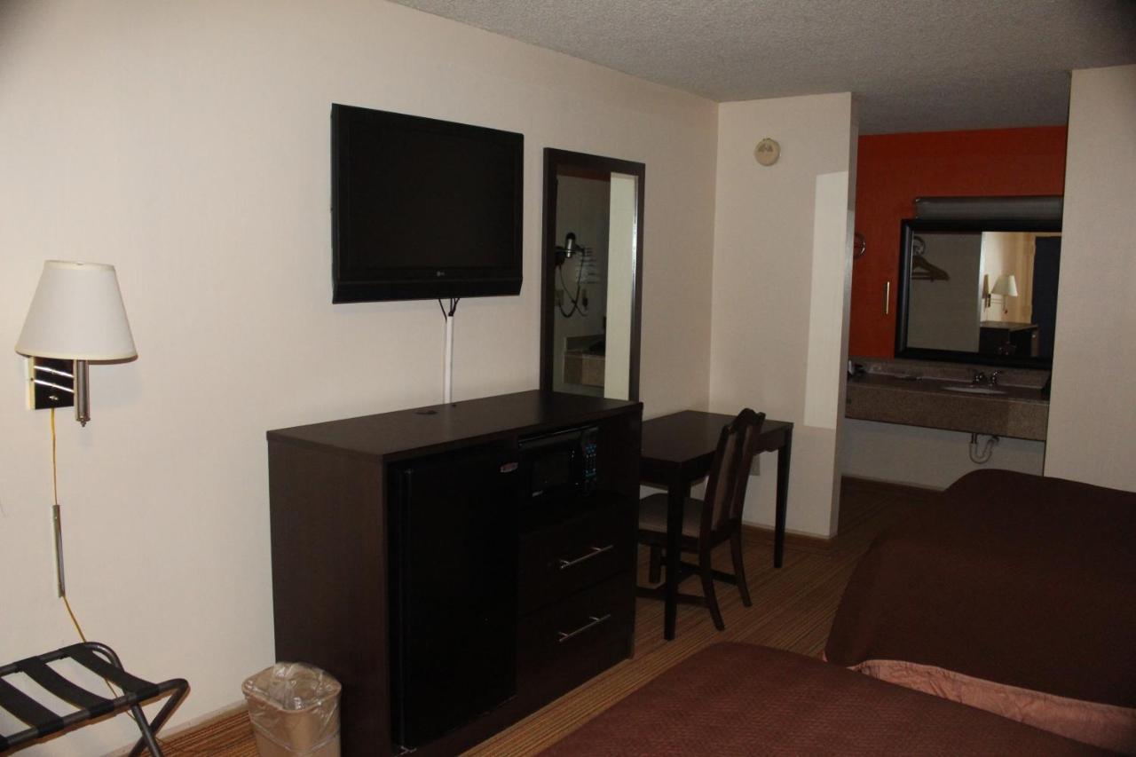 Americas Best Value Inn - Fredericksburg North Exteriör bild